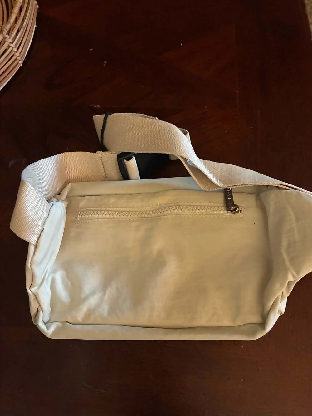 ALO Yoga Explorer Fanny Pack Belt Bag Crossbody Ivory/Cream